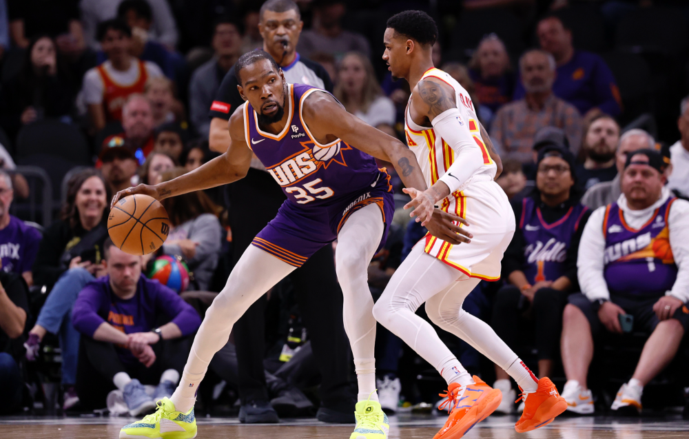 杜兰特回归赛场，战术调整首场状态亮眼，老鹰观众沸腾！